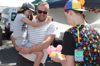 Mad Hatters - Andrew Balloon artist